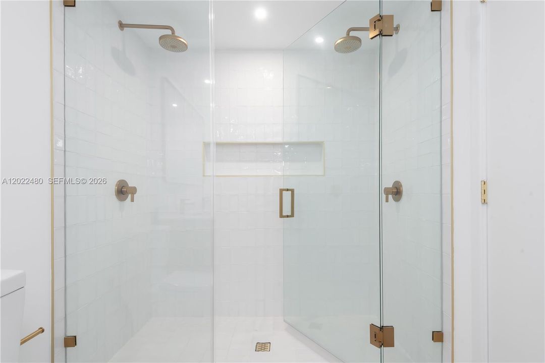 For Sale: $998,000 (1 beds, 1 baths, 1126 Square Feet)