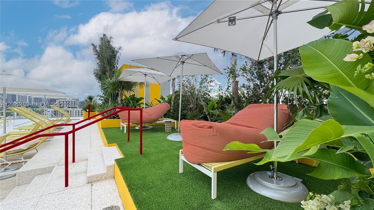For Sale: $998,000 (1 beds, 1 baths, 1126 Square Feet)