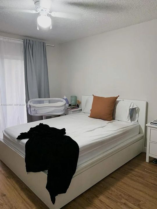 Под контрактом: $245,000 (2 спален, 1 ванн, 820 Квадратных фут)