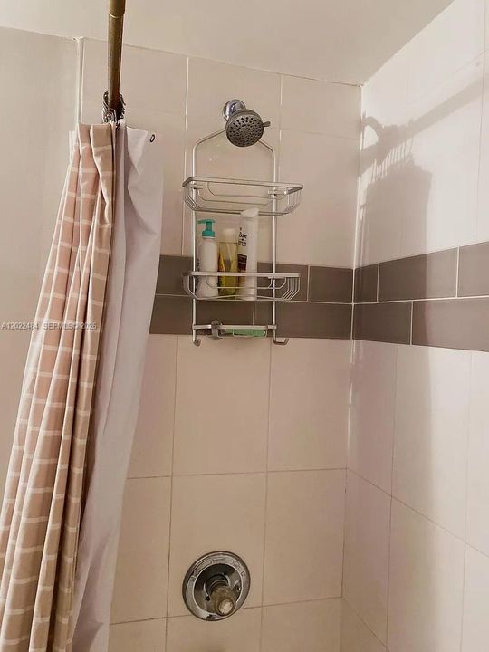 Под контрактом: $245,000 (2 спален, 1 ванн, 820 Квадратных фут)