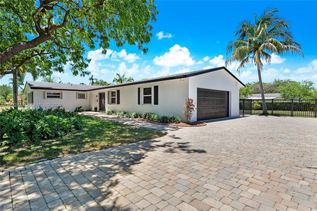 For Sale: $940,000 (4 beds, 2 baths, 1622 Square Feet)