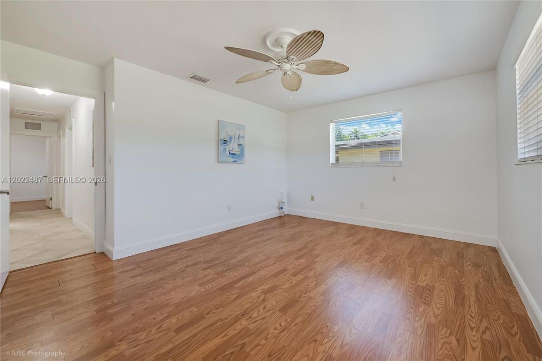 For Sale: $940,000 (4 beds, 2 baths, 1622 Square Feet)
