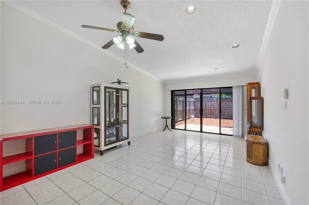 Activo con contrato: $373,999 (2 camas, 2 baños, 1196 Pies cuadrados)