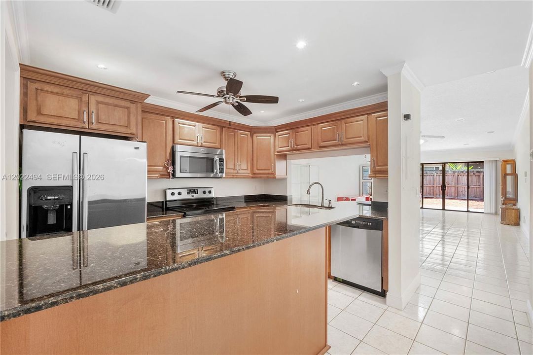 Activo con contrato: $373,999 (2 camas, 2 baños, 1196 Pies cuadrados)