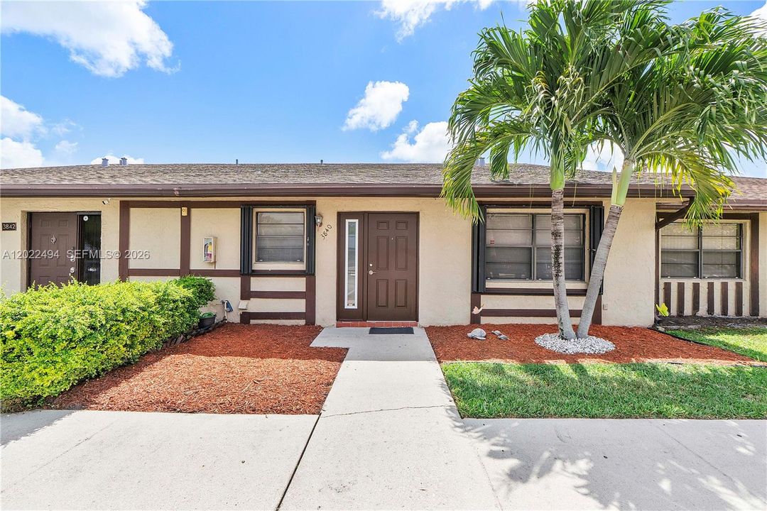 Activo con contrato: $373,999 (2 camas, 2 baños, 1196 Pies cuadrados)