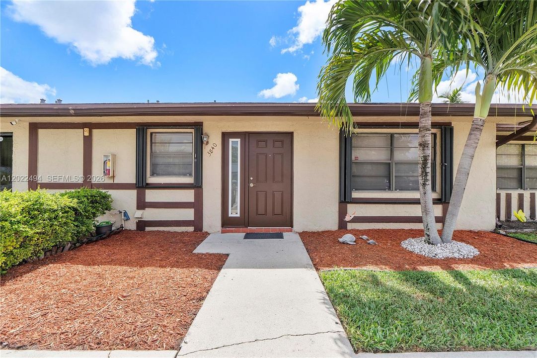 Activo con contrato: $373,999 (2 camas, 2 baños, 1196 Pies cuadrados)