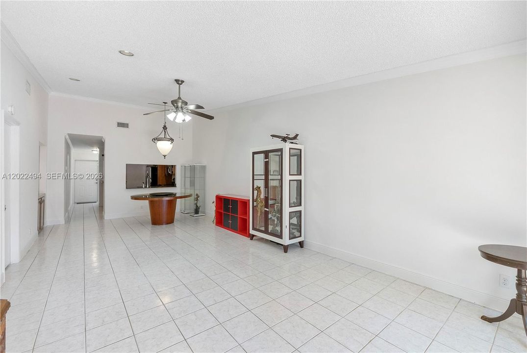 Activo con contrato: $373,999 (2 camas, 2 baños, 1196 Pies cuadrados)