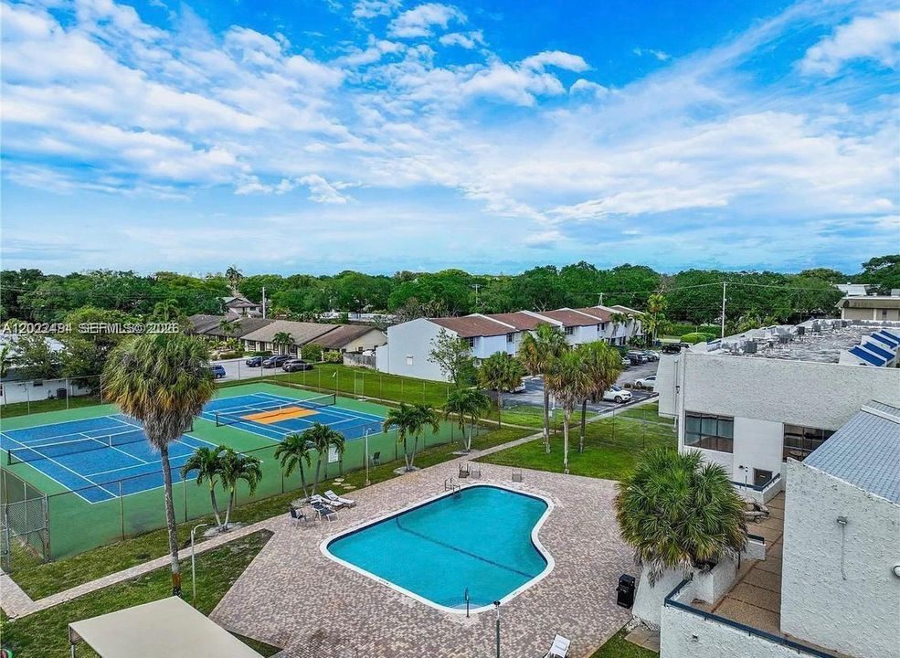 Activo con contrato: $373,999 (2 camas, 2 baños, 1196 Pies cuadrados)