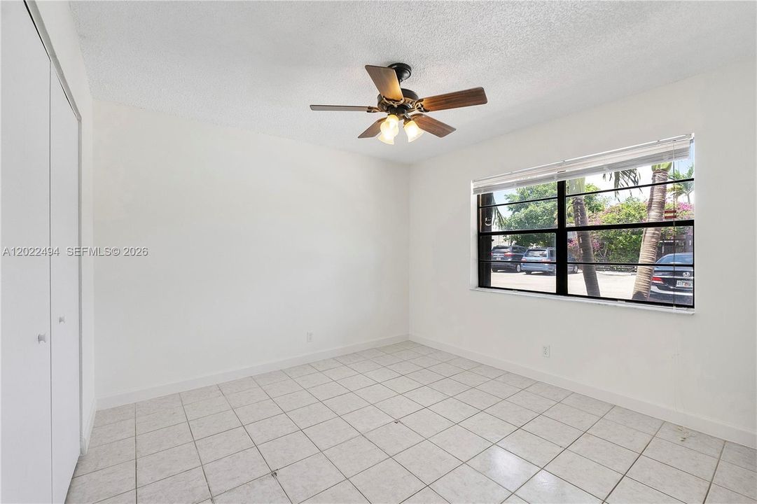 Activo con contrato: $373,999 (2 camas, 2 baños, 1196 Pies cuadrados)