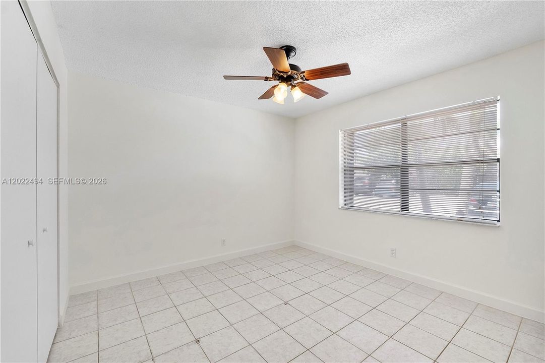 Activo con contrato: $373,999 (2 camas, 2 baños, 1196 Pies cuadrados)