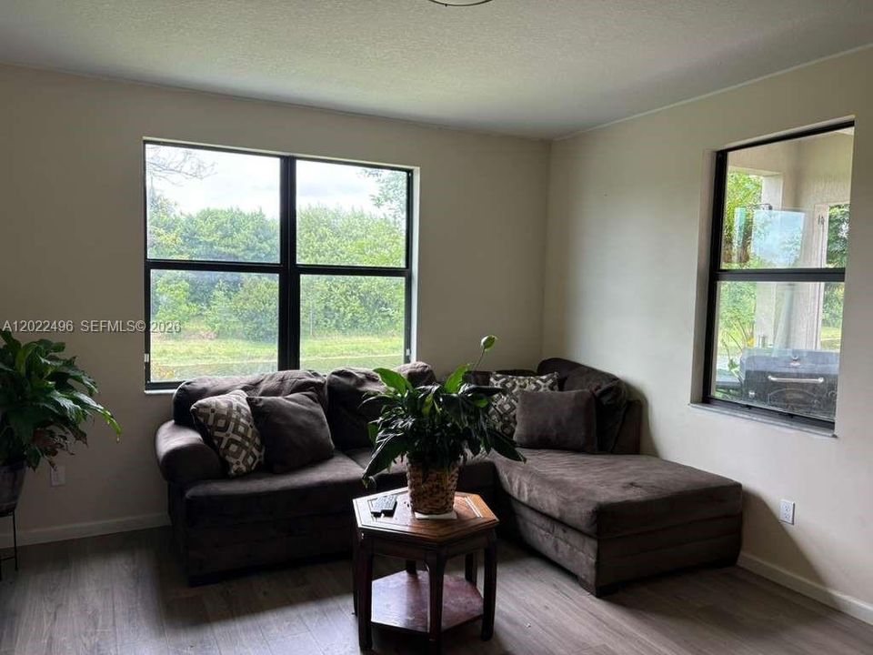 For Rent: $3,950 (3 beds, 2 baths, 1730 Square Feet)
