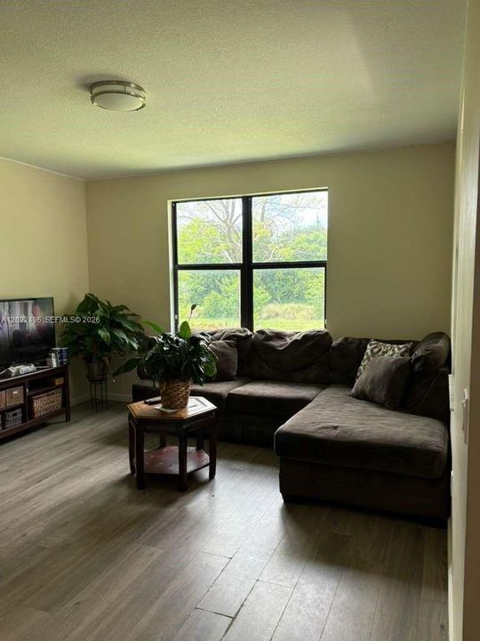 For Rent: $3,950 (3 beds, 2 baths, 1730 Square Feet)