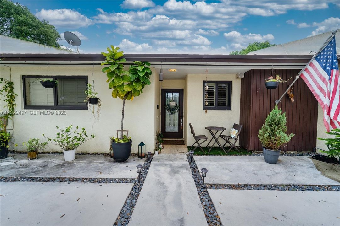 For Rent: $3,100 (3 beds, 2 baths, 1109 Square Feet)