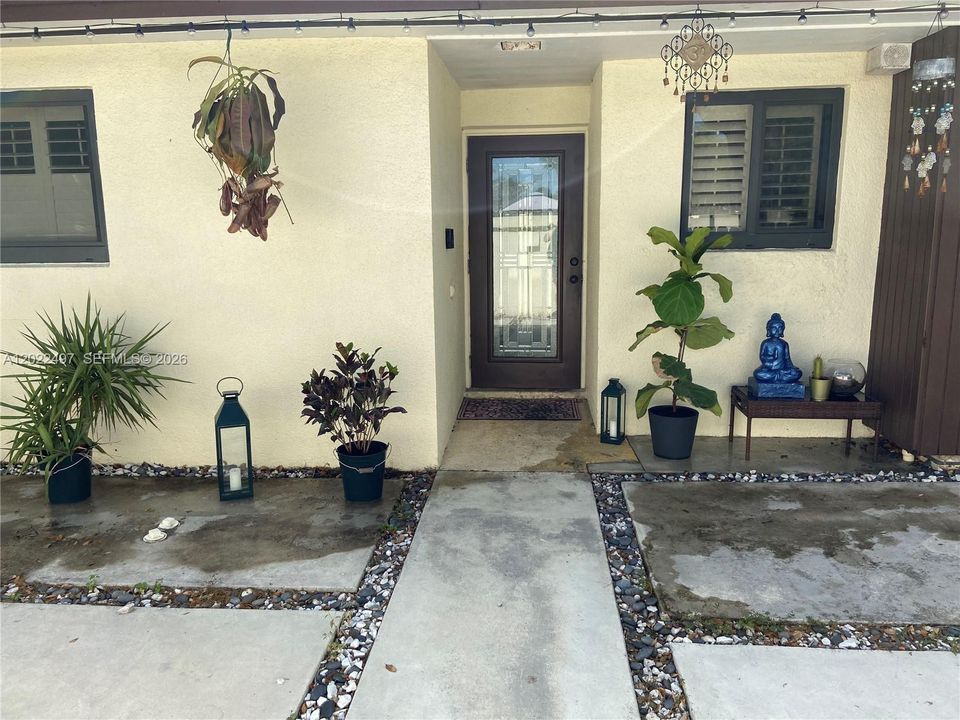 For Rent: $3,100 (3 beds, 2 baths, 1109 Square Feet)