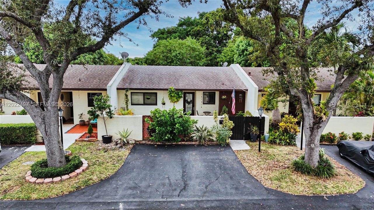 For Rent: $3,100 (3 beds, 2 baths, 1109 Square Feet)