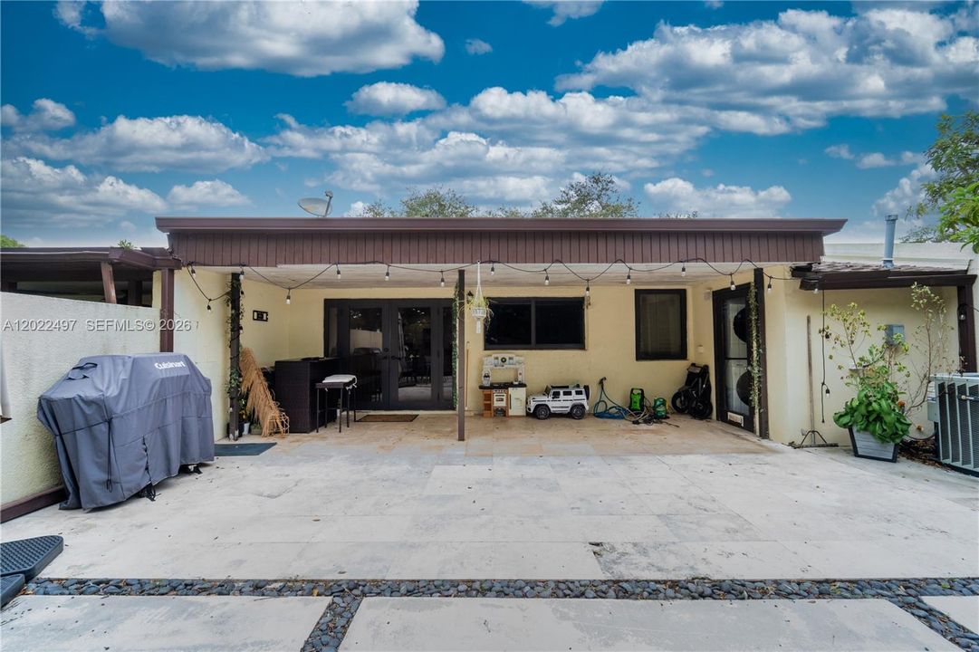 For Rent: $3,100 (3 beds, 2 baths, 1109 Square Feet)