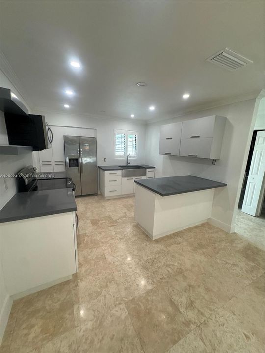 For Rent: $3,100 (3 beds, 2 baths, 1109 Square Feet)