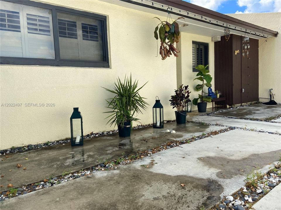 For Rent: $3,100 (3 beds, 2 baths, 1109 Square Feet)
