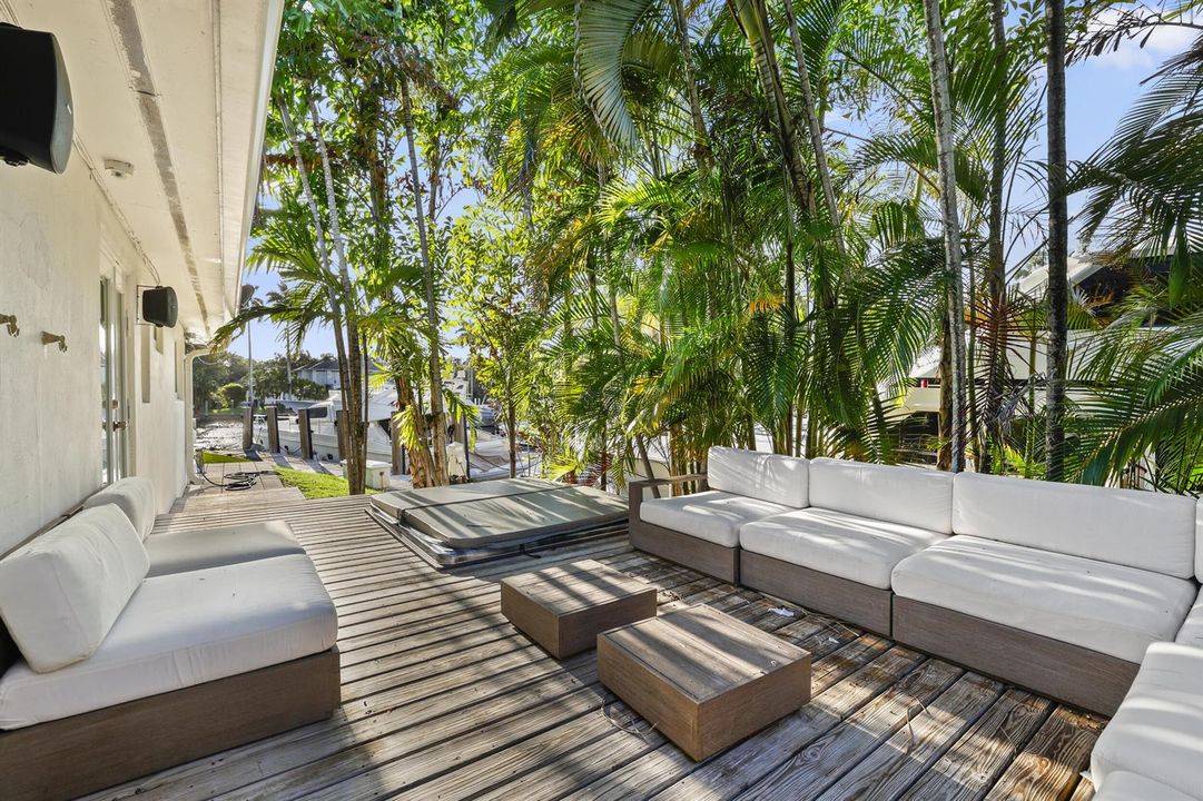 Private Hot Tub Lounge Area