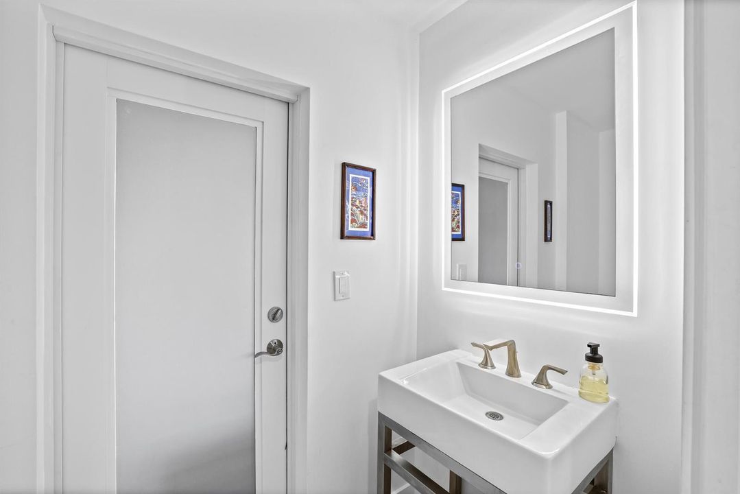 Cabana Bath & Powder Room