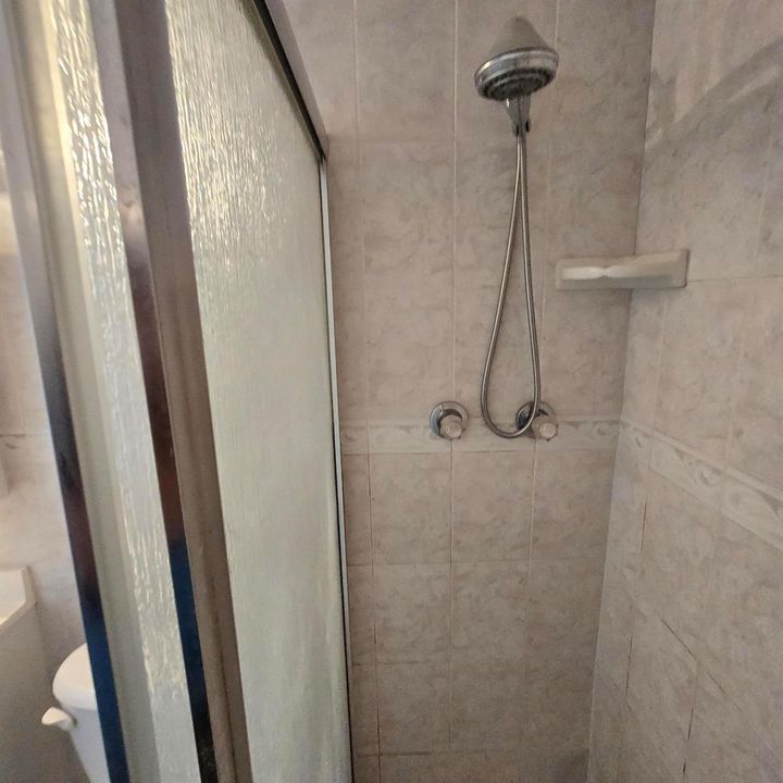 1000049764