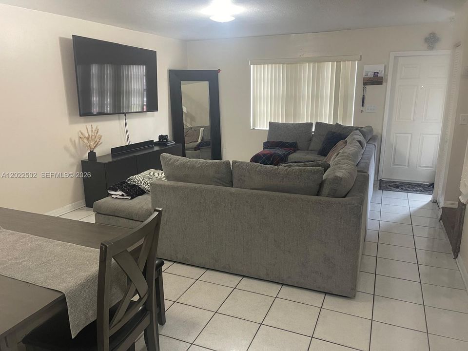 For Sale: $320,000 (2 beds, 2 baths, 1064 Square Feet)