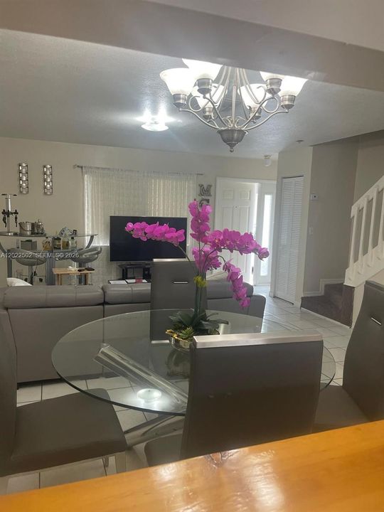 For Sale: $320,000 (2 beds, 2 baths, 1064 Square Feet)