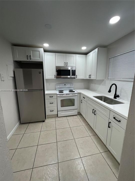 For Sale: $148,000 (1 beds, 1 baths, 830 Square Feet)