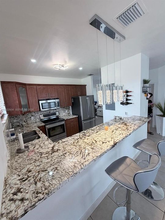 В аренду: $3,600 (3 спален, 2 ванн, 1454 Квадратных фут)