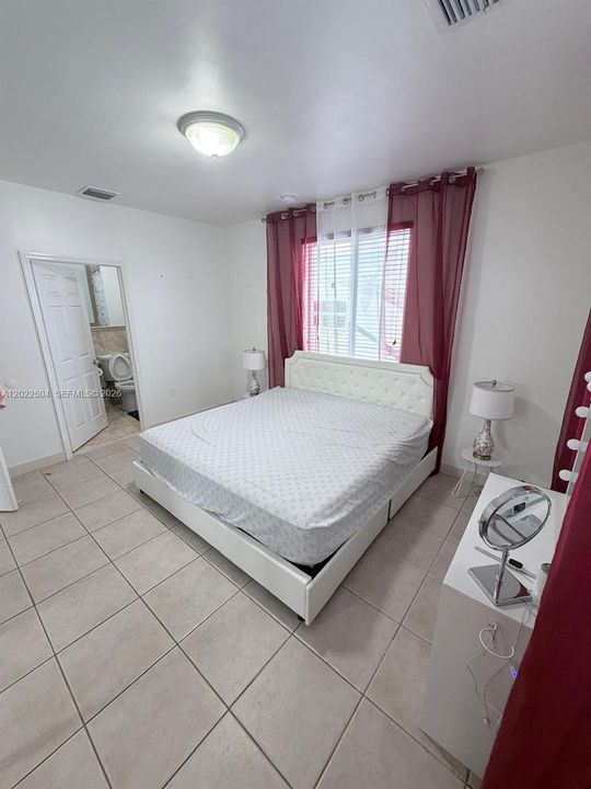 В аренду: $3,600 (3 спален, 2 ванн, 1454 Квадратных фут)