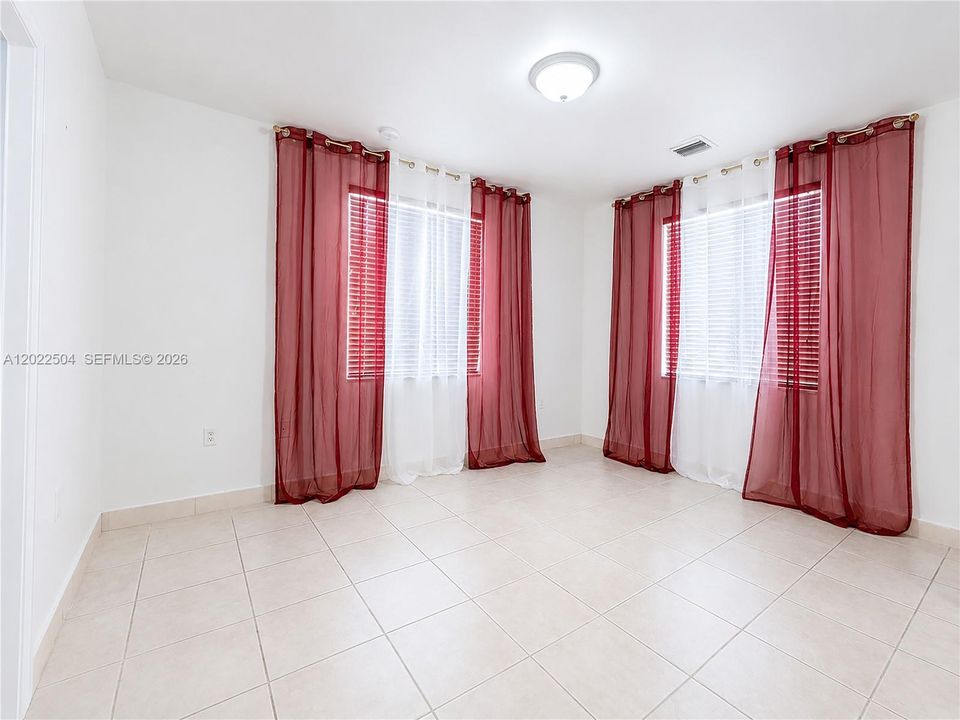В аренду: $3,600 (3 спален, 2 ванн, 1454 Квадратных фут)