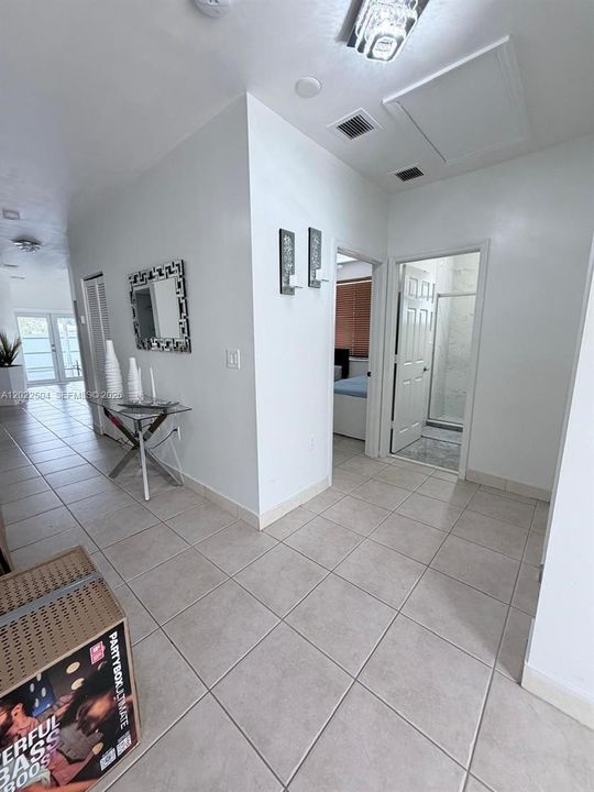 В аренду: $3,600 (3 спален, 2 ванн, 1454 Квадратных фут)