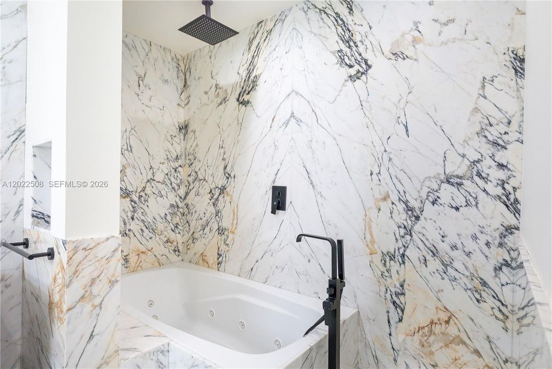 For Sale: $4,950,000 (5 beds, 5 baths, 0 Square Feet)