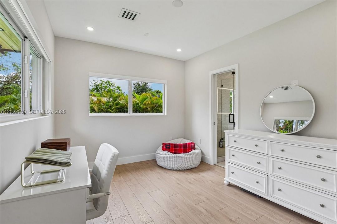 For Sale: $1,845,000 (4 beds, 3 baths, 2079 Square Feet)