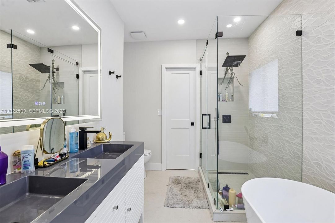 For Sale: $1,845,000 (4 beds, 3 baths, 2079 Square Feet)