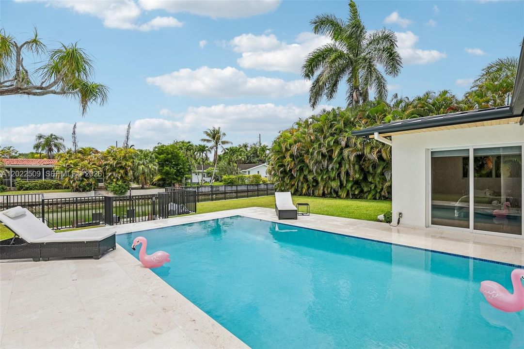 For Sale: $1,845,000 (4 beds, 3 baths, 2079 Square Feet)