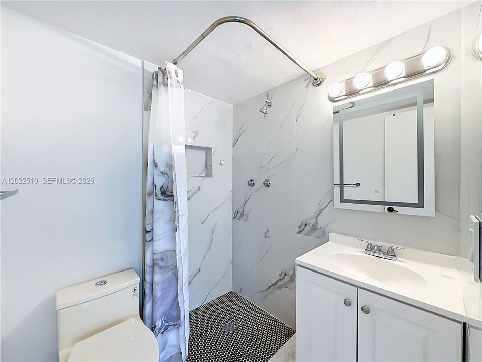 Activo con contrato: $300,000 (3 camas, 2 baños, 1365 Pies cuadrados)