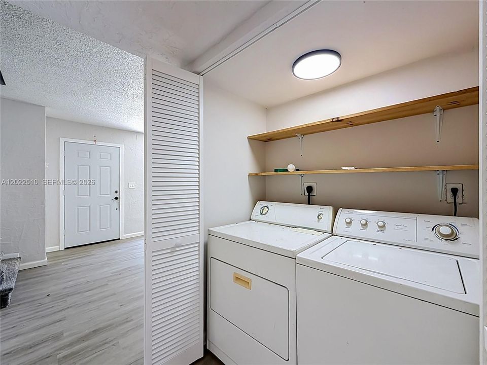 Activo con contrato: $300,000 (3 camas, 2 baños, 1365 Pies cuadrados)