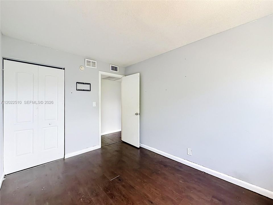 Activo con contrato: $300,000 (3 camas, 2 baños, 1365 Pies cuadrados)