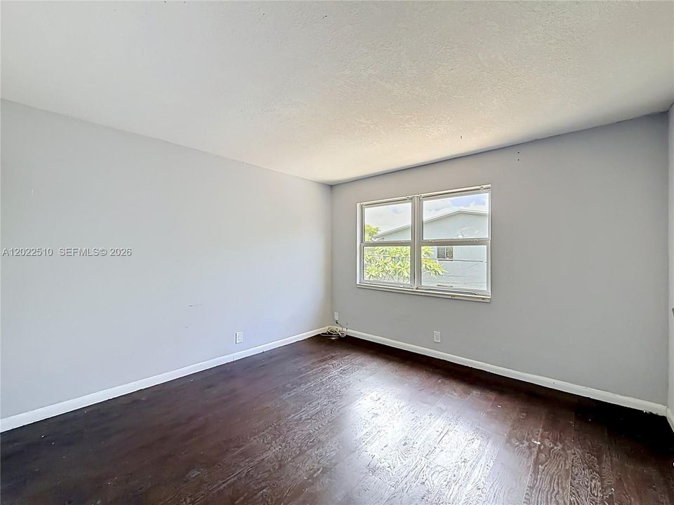 Activo con contrato: $300,000 (3 camas, 2 baños, 1365 Pies cuadrados)