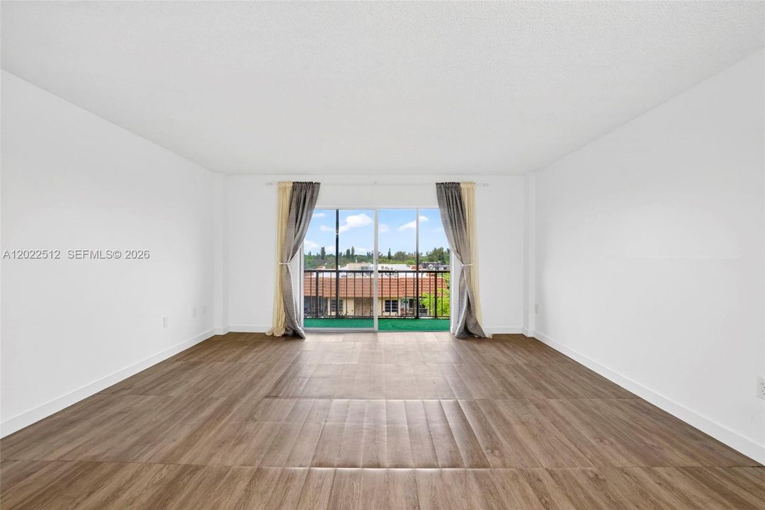For Rent: $1,850 (1 beds, 1 baths, 783 Square Feet)