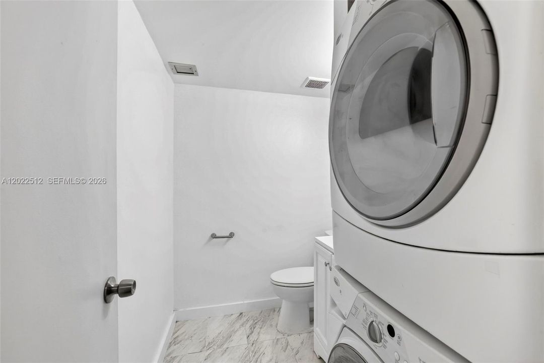 For Rent: $1,850 (1 beds, 1 baths, 783 Square Feet)