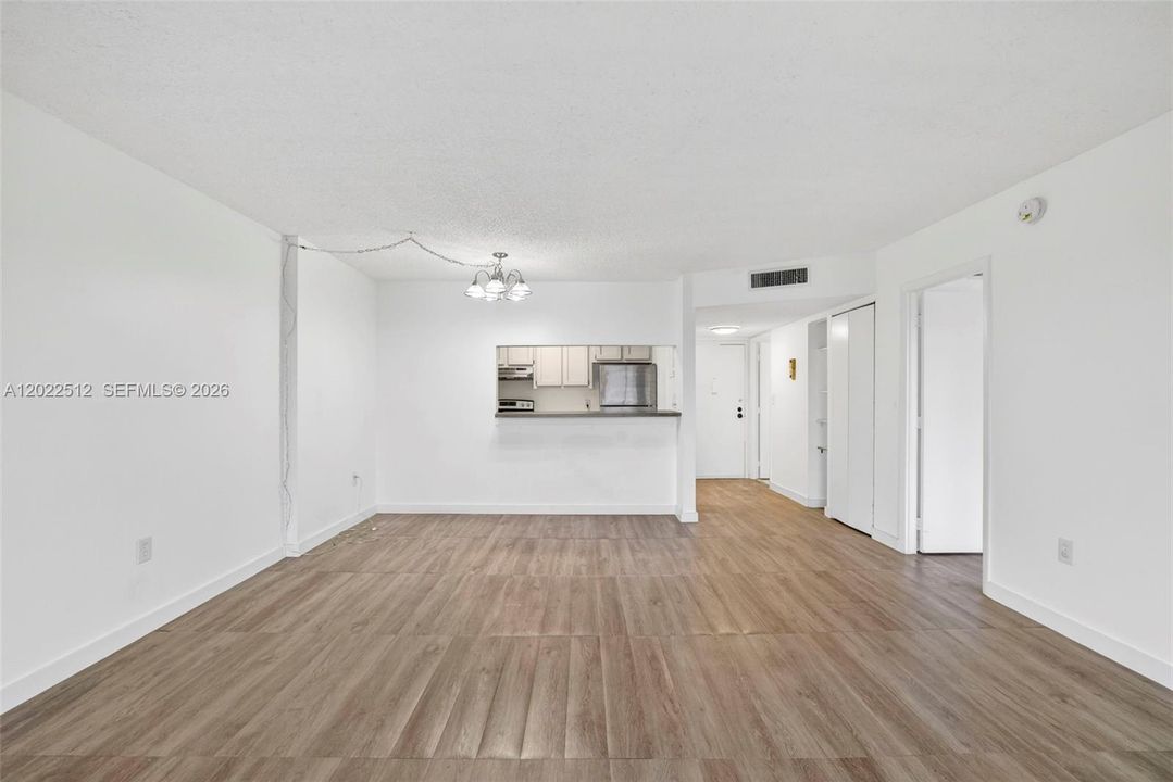 For Rent: $1,850 (1 beds, 1 baths, 783 Square Feet)