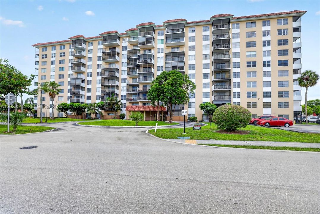 For Rent: $1,850 (1 beds, 1 baths, 783 Square Feet)