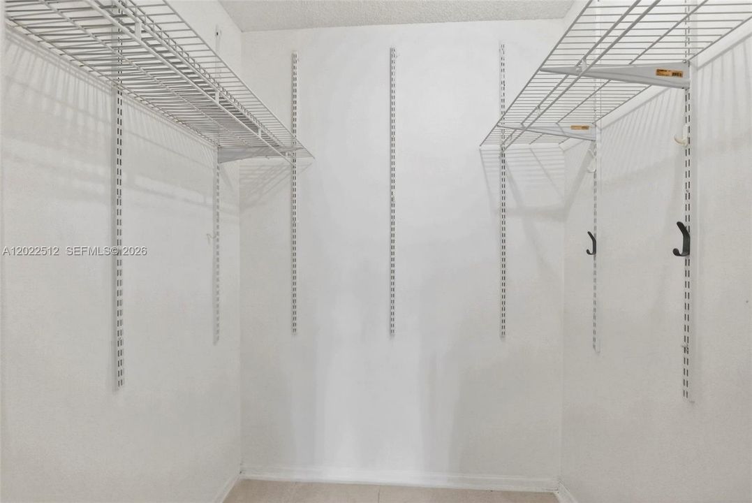 For Rent: $1,850 (1 beds, 1 baths, 783 Square Feet)