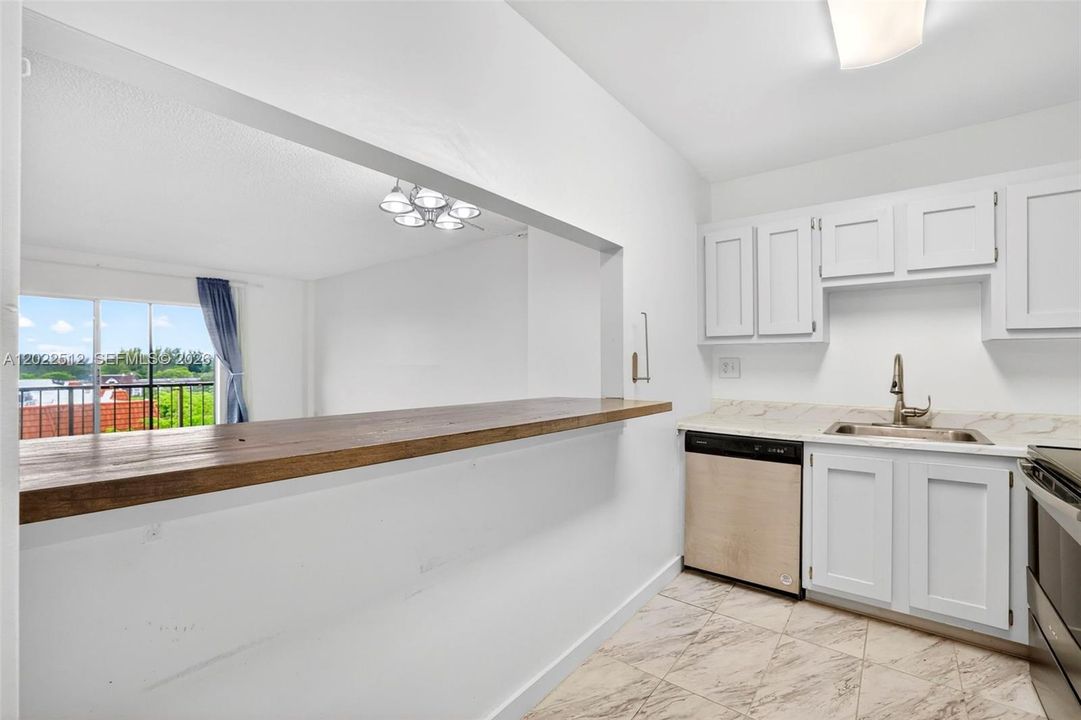For Rent: $1,850 (1 beds, 1 baths, 783 Square Feet)