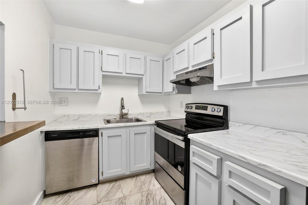 For Rent: $1,850 (1 beds, 1 baths, 783 Square Feet)