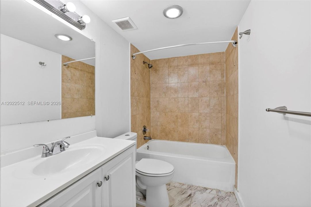 For Rent: $1,850 (1 beds, 1 baths, 783 Square Feet)