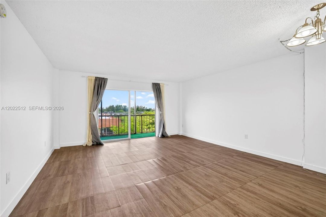For Rent: $1,850 (1 beds, 1 baths, 783 Square Feet)