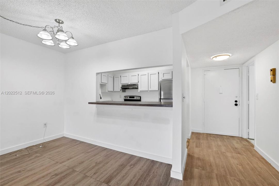 For Rent: $1,850 (1 beds, 1 baths, 783 Square Feet)